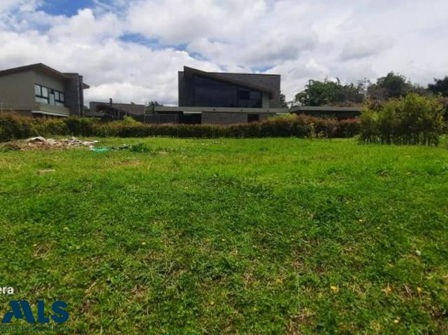 Lote en urbanización cerrada en Llanogrande rionegro - v llanogrande