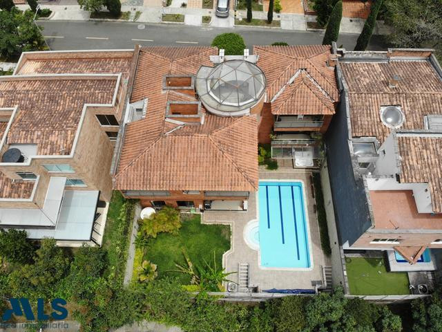 Casa con piscina propia en sabaneta sabaneta - loma de san jose