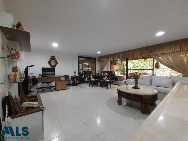 Excelente casa, ubicada en el sector Envigado. envigado - loma de las brujas