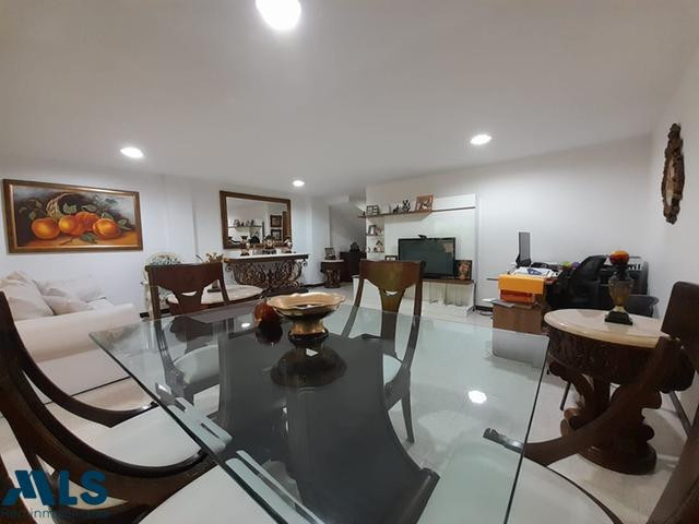 Excelente casa, ubicada en el sector Envigado. envigado - loma de las brujas