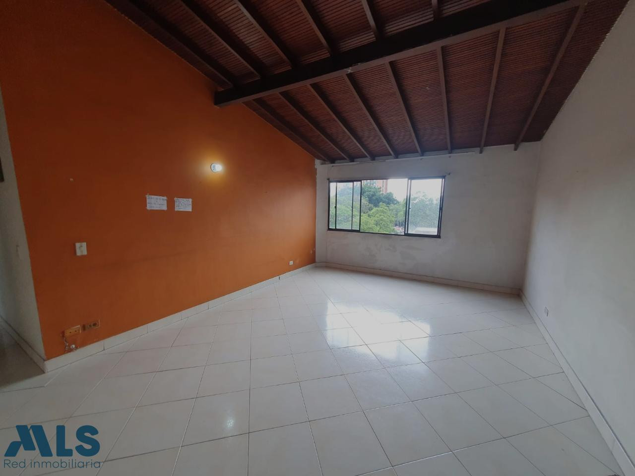 Apartamento en excelente ubicación para remodelar. medellin - calasanz