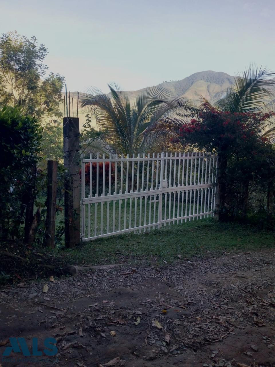Finca con excelentes zonas verdes ebejico - v blanquizal