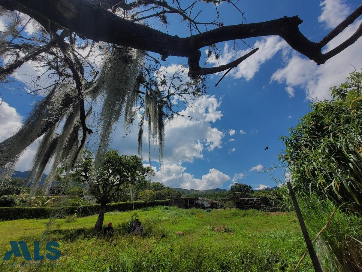 ESTE LOTE EN GIRARDOTA ES UN PARAISO RURAL girardota - v el totumo