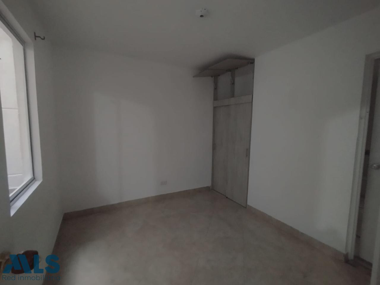 En venta casa bien ubicada en santa monica medellin - santa monica