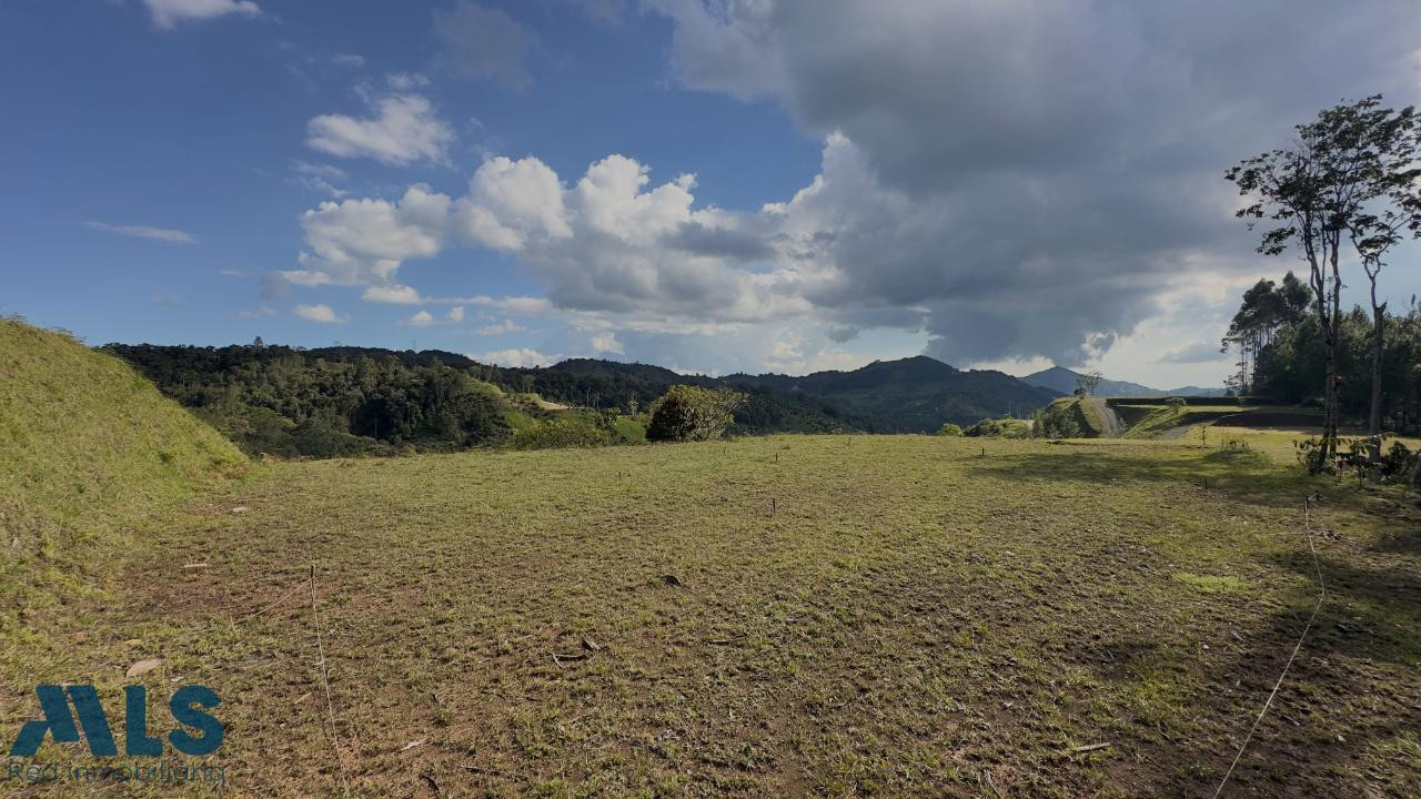 ESPECTACULAR LOTE CON UNA VISTA INIGUALABLE el-retiro - v pantanillo