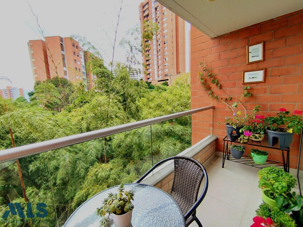 Apartamento, en la tr, intermedia, muy fresco envigado - el esmeraldal