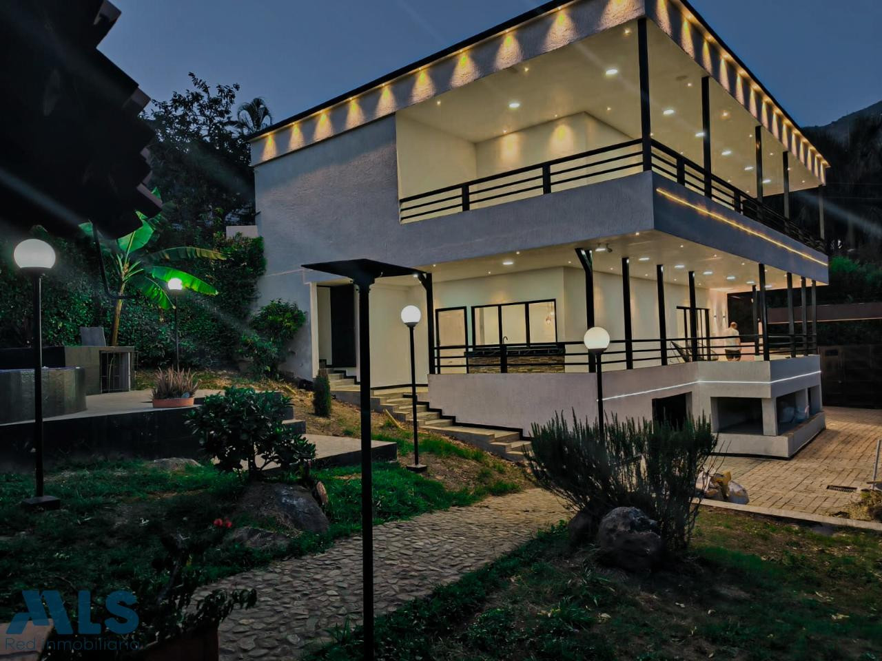 Espectacular Casa-Finca con acabados de lujo y el mejor precio de la zona copacabana - v zarzal curasao