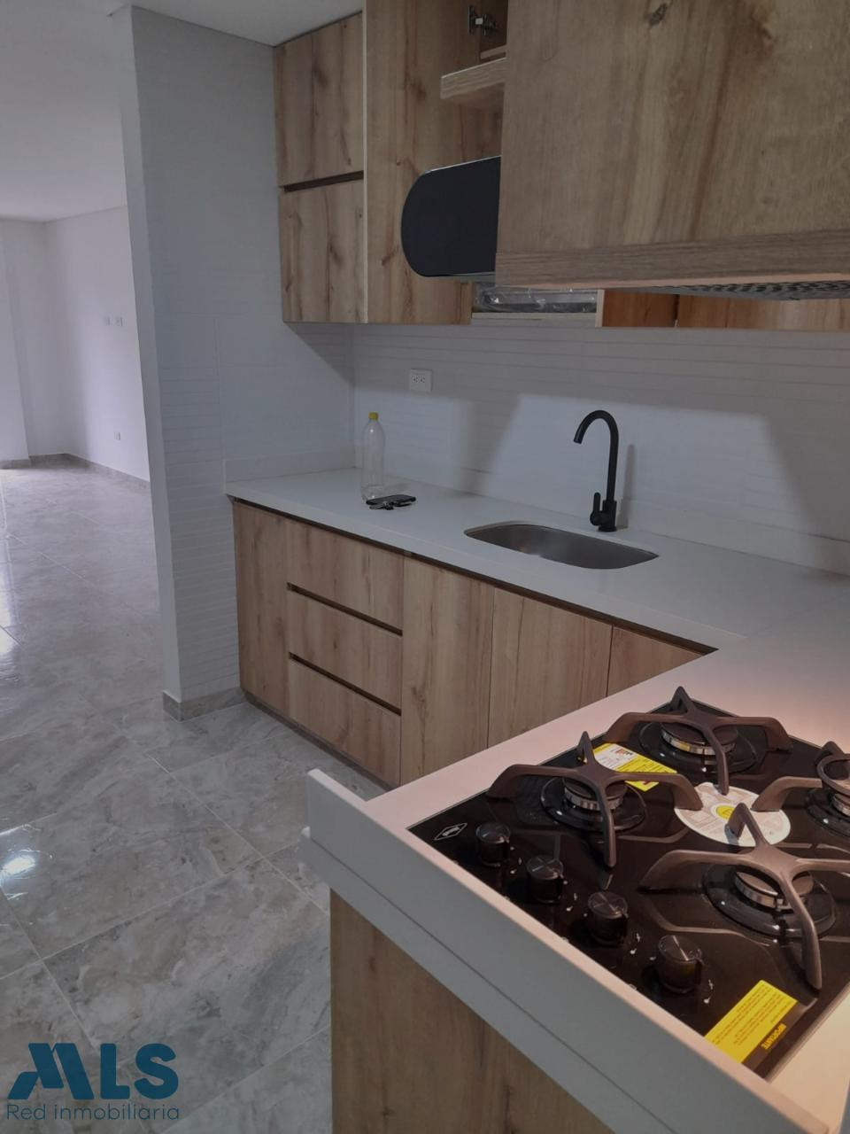 Apartamento con acabados modernos e iluminado itagui - playa rica