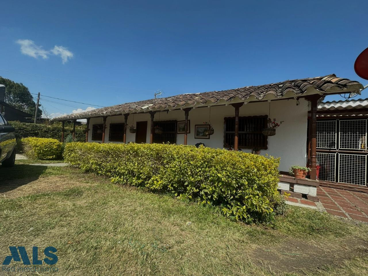 CASA LOTE A BORDO DE CARRETERA - POTENCIAL DE INVERSIÓN rionegro - v quirama