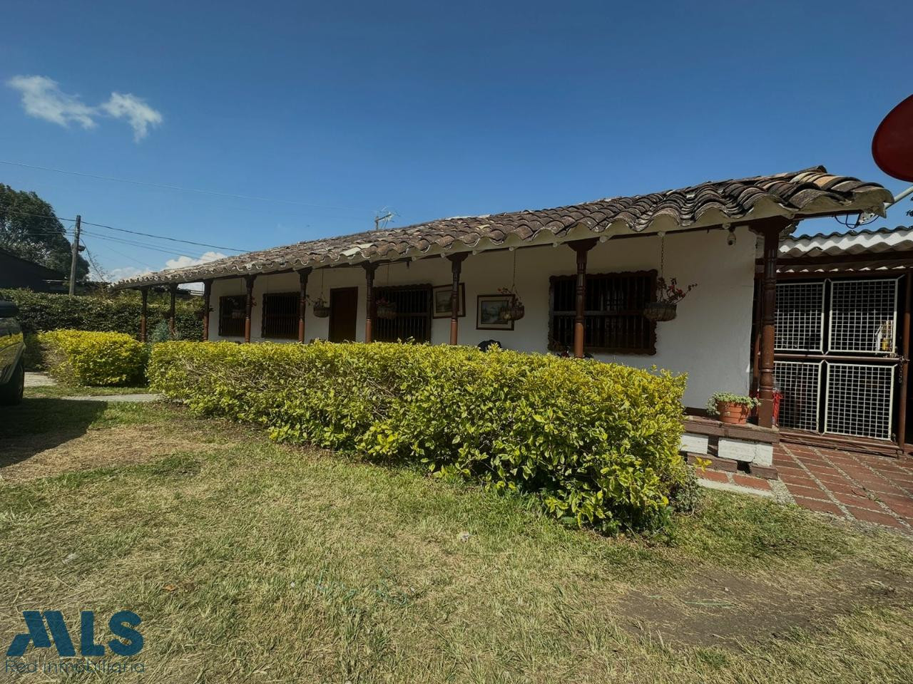 CASA LOTE A BORDO DE CARRETERA - POTENCIAL DE INVERSIÓN rionegro - v quirama