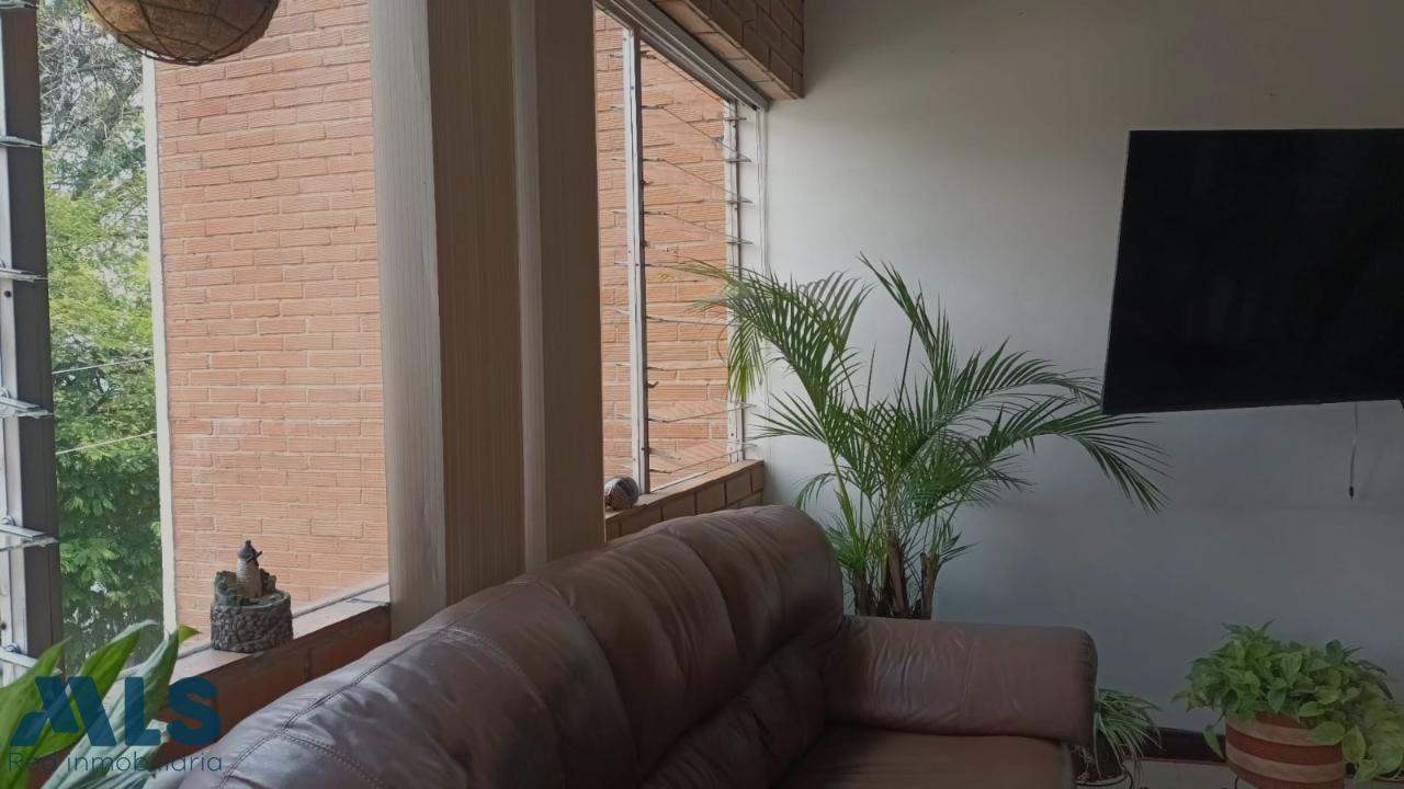 Apartamento en Unidad Cerrada con amplios espacios medellin - santa monica