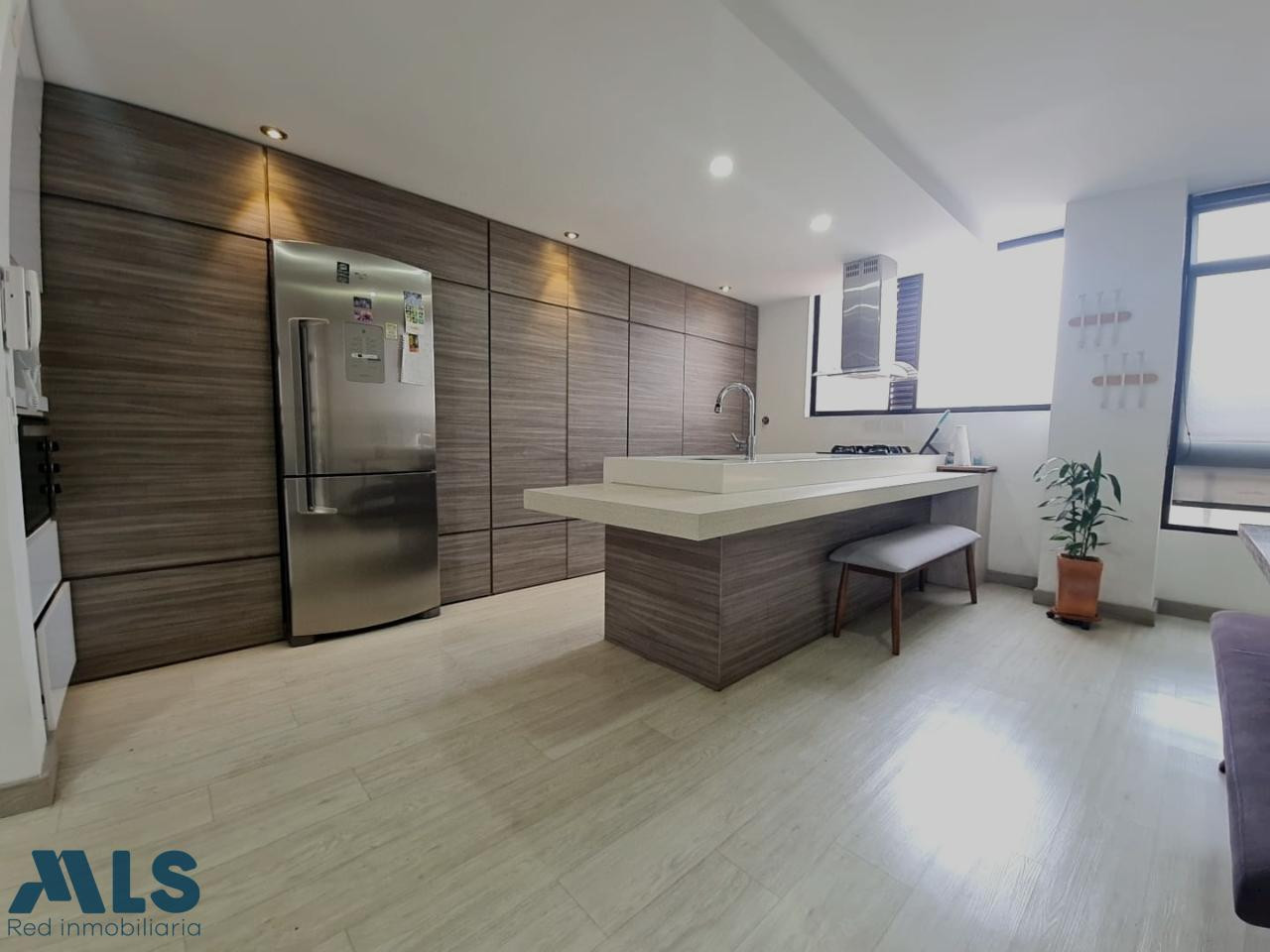 VENTA APARTAMENTO REMODELADO 2 CUADRAS DE LA UPB medellin - bolivariana