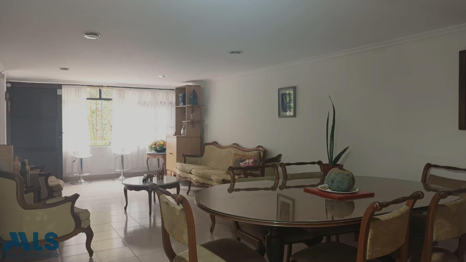 Casa en 2 Niveles con excelentes espacios medellin - pedregal