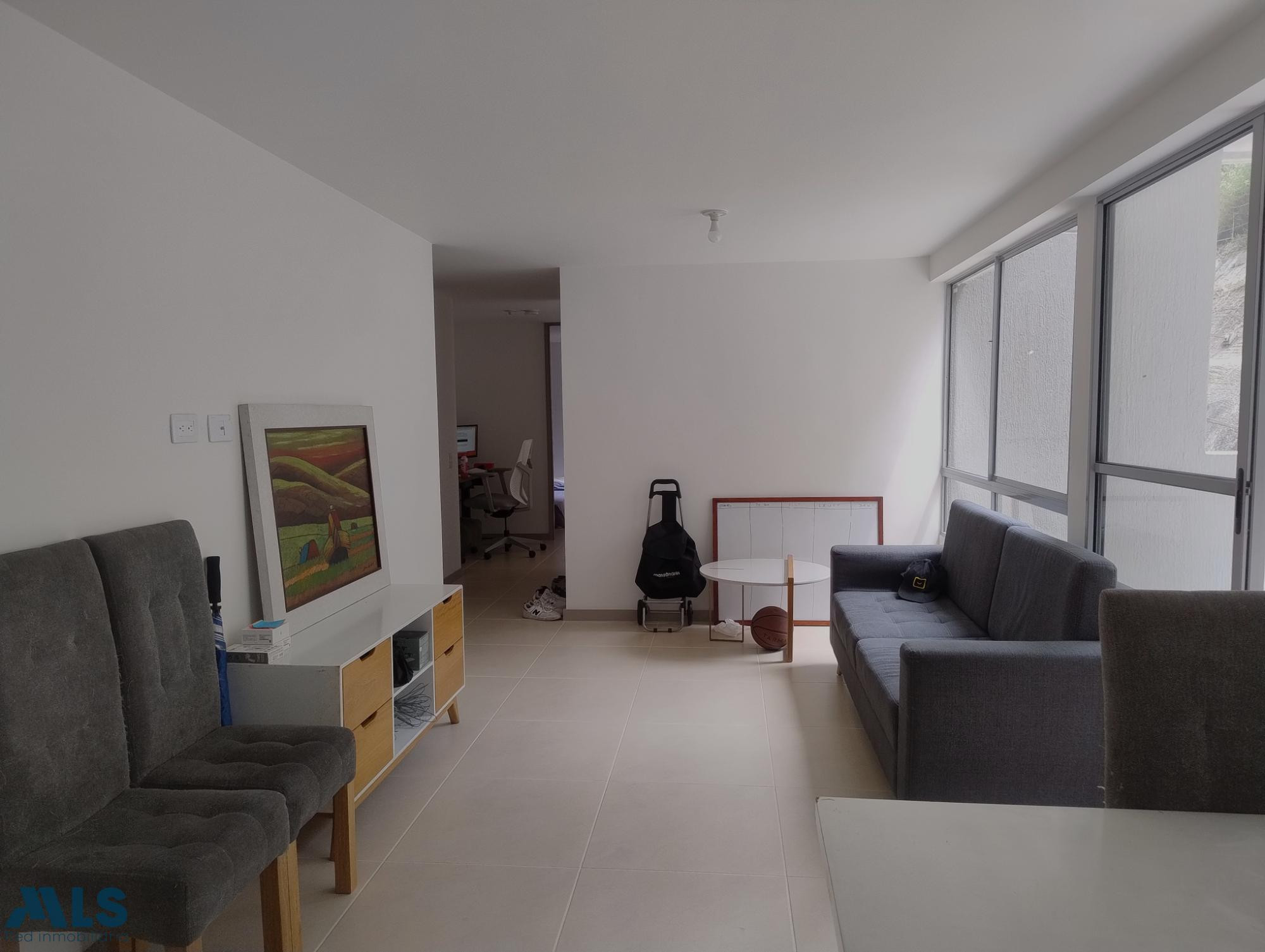Amplio apartamento con excelente ubicacion en la Cuenca envigado - la cuenca