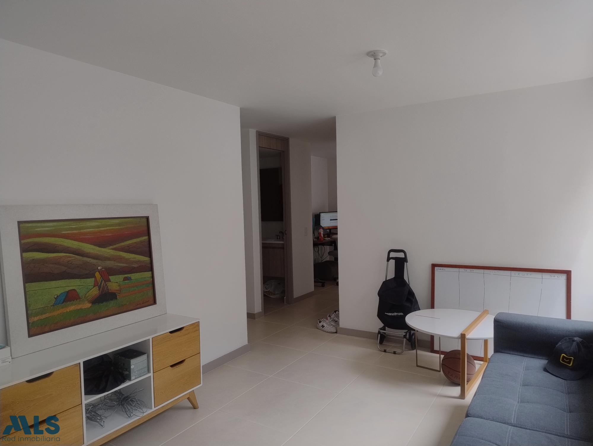 Amplio apartamento con excelente ubicacion en la Cuenca envigado - la cuenca