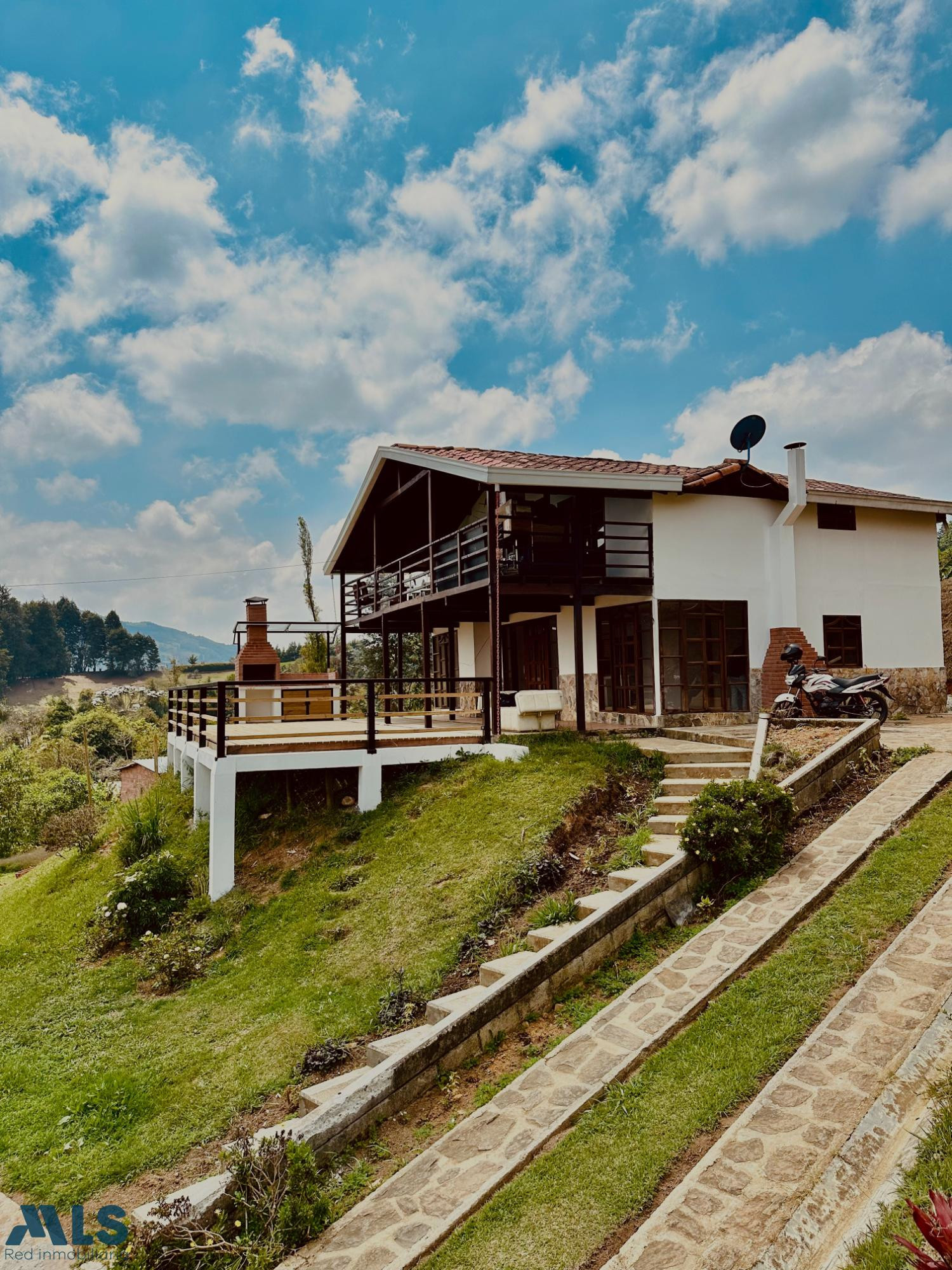 Encantadora casa de 200mts2 guarne - san isidro