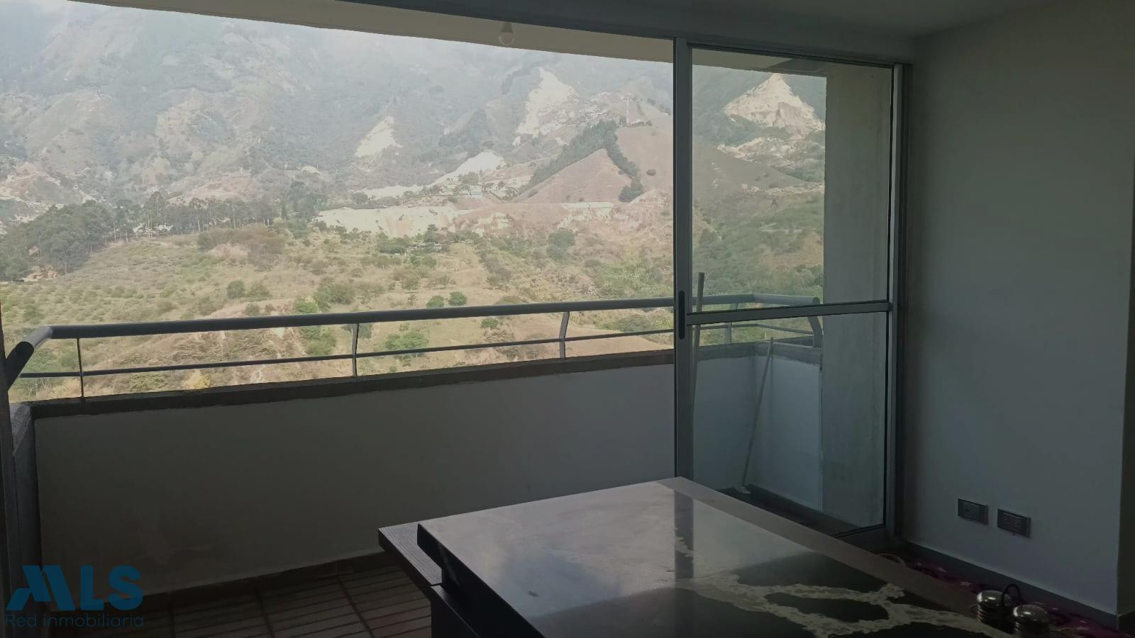 Apartamento con vista espectacular a la ciudad bello - san gabriel