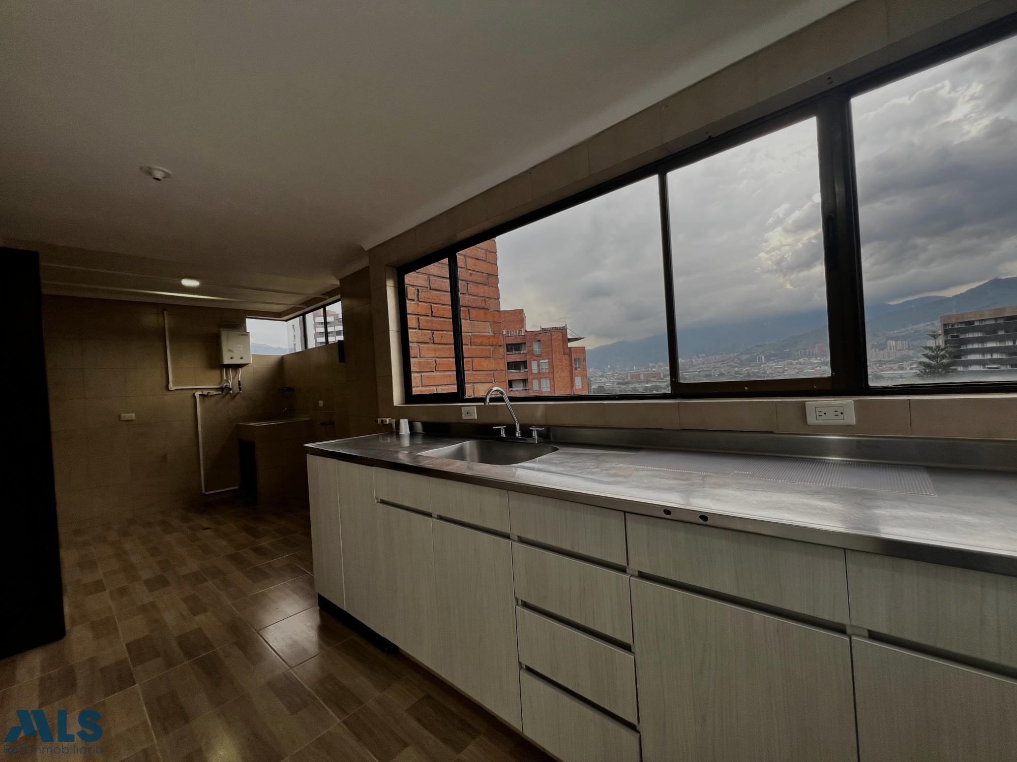 VENTA DE AMPLIO APARTAMENTO, EN EL POBLADO. medellin - el poblado