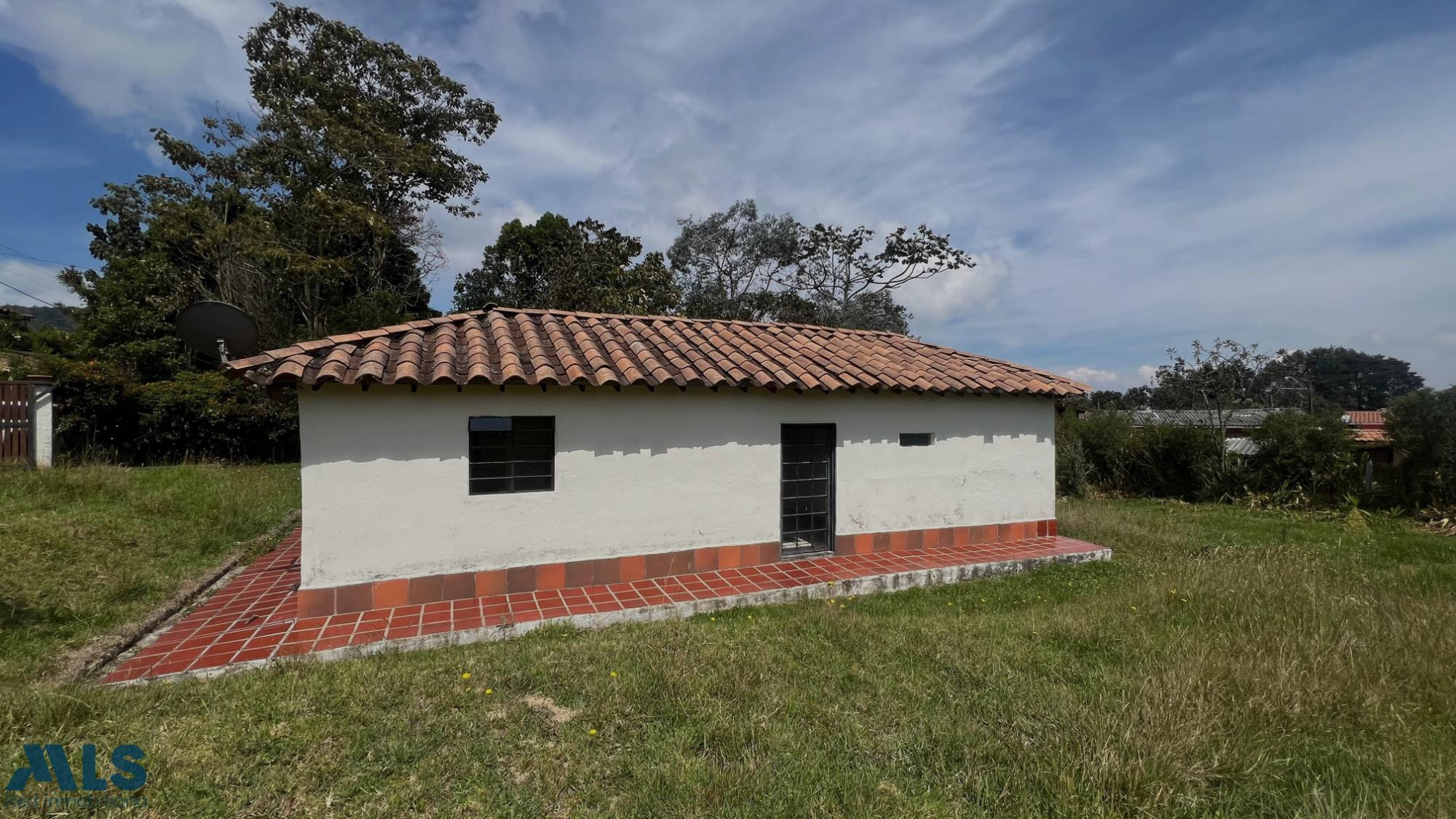 LOTE PLANO CON CASA EN VENTA SANTA ELENA santa-elena - rural