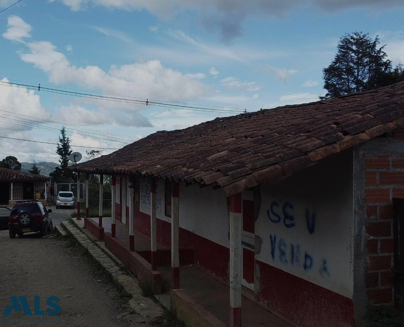 VENDO EXCELENTE CASA LOTE EN V. PIEDRAS BLANCAS EN GUARNE guarne - santa elena