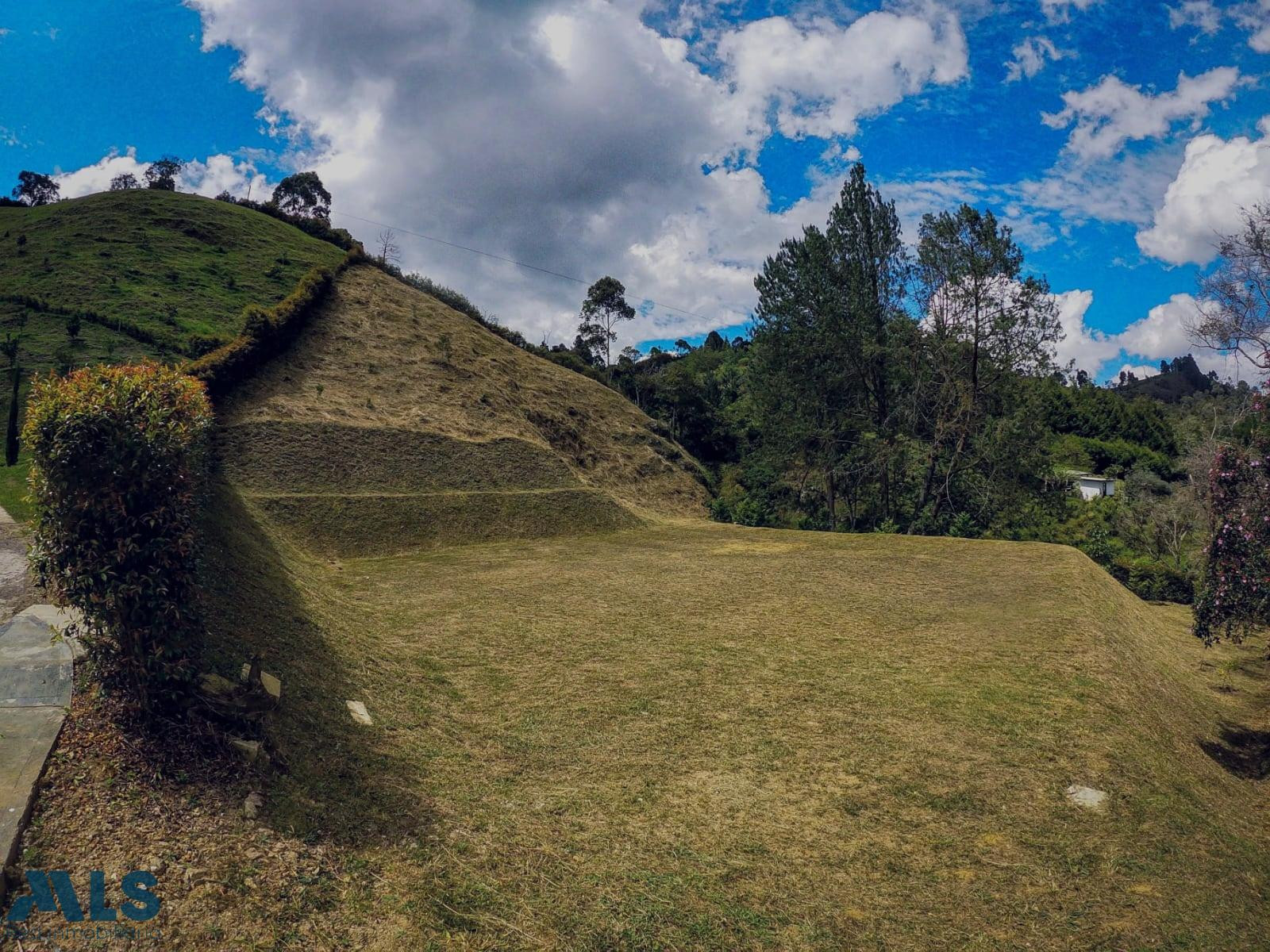 lote en el aeropuerto guarne - autopista guarne