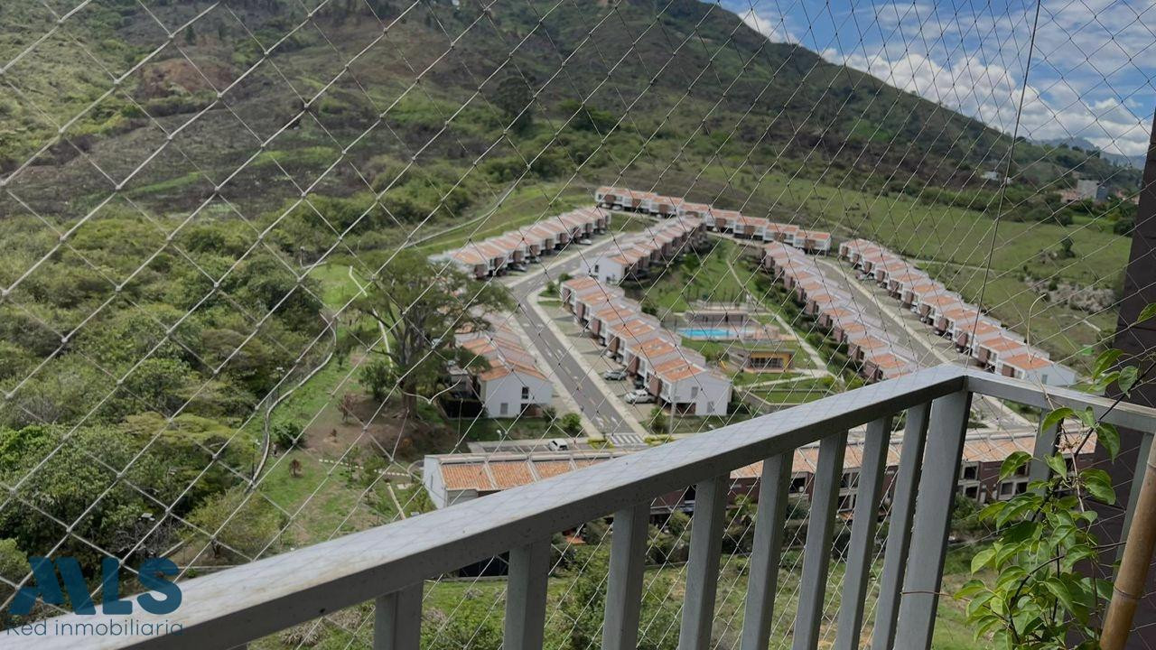 Venta de apartamento con excelente vista en Poblado-Niquia bello - navarra