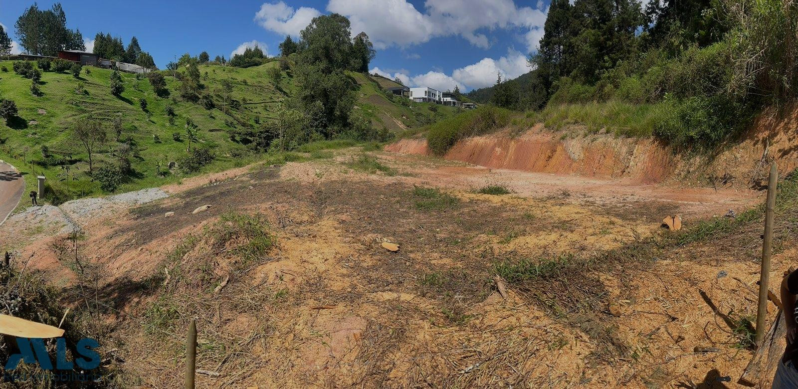 Venta de lote en parcelación guarne - v la clarita