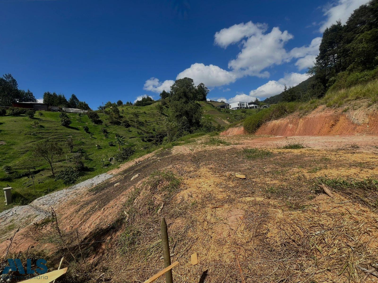 Venta de lote en parcelación guarne - v la clarita