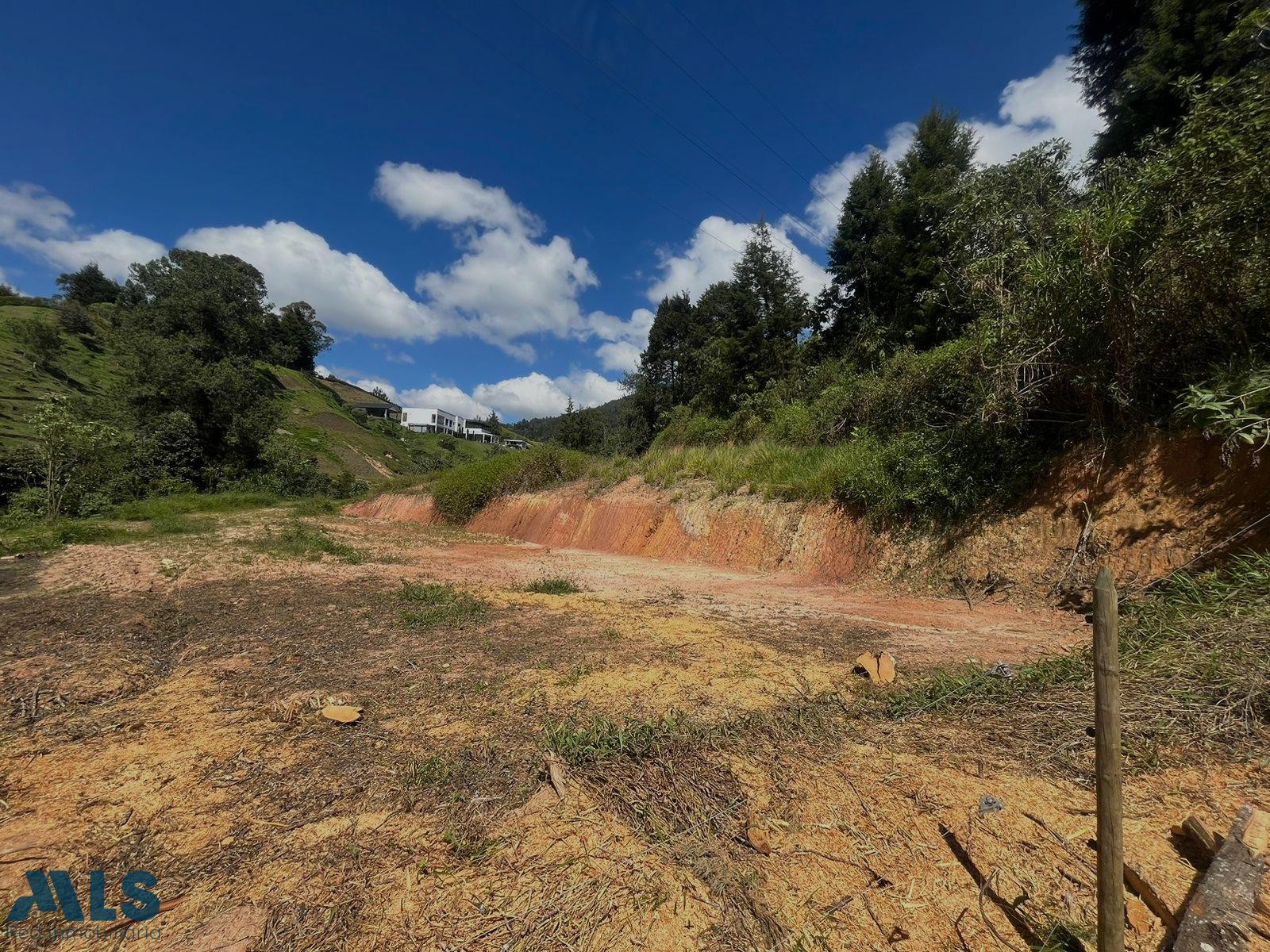 Venta de lote en parcelación guarne - v la clarita