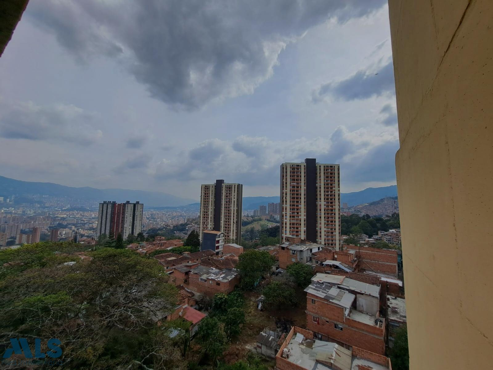 Vendo acogedor e iluminado apartamento en Robledo medellin - robledo