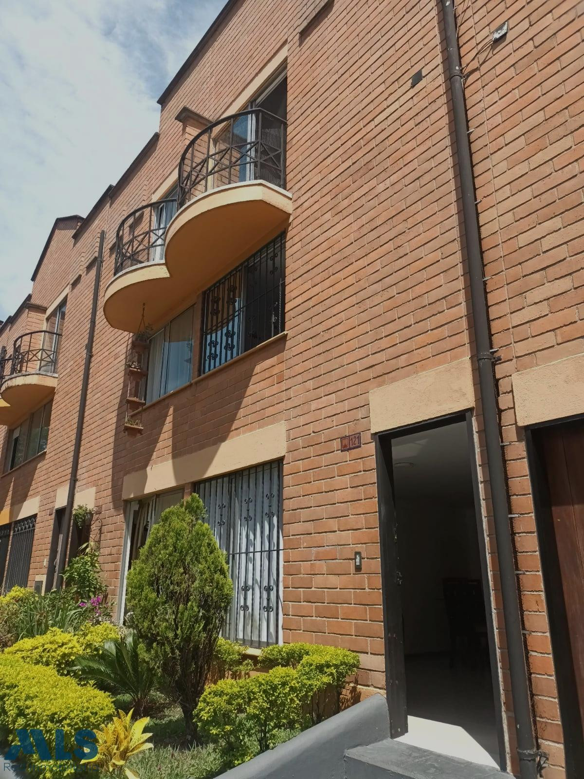 Hermosa Casa en Unidad Cerrada en 3Niveles medellin - la mota