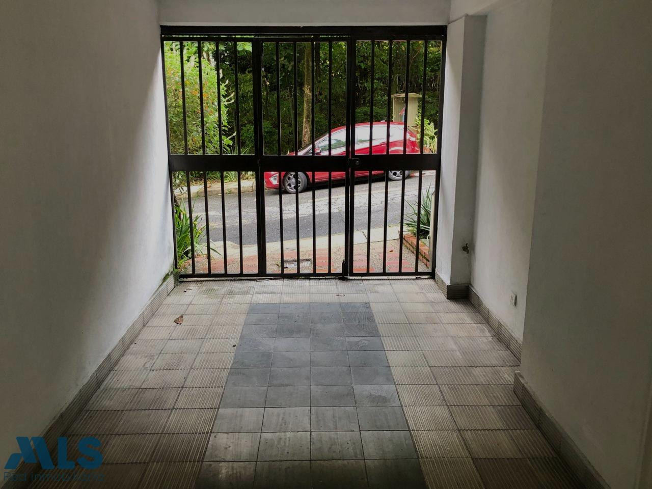 CASA EN VENTA UNIDAD CERRRADA CERCA A ESUMER Y AV 80 medellin - robledo