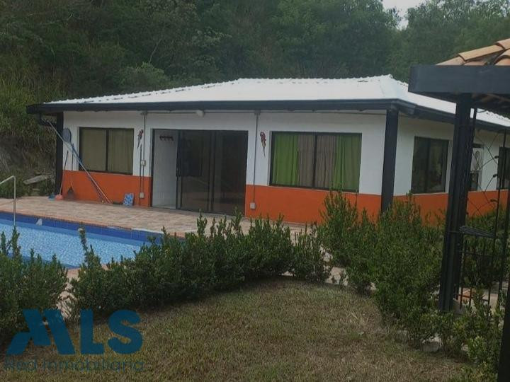 Casa Finca con piscina privada en Parcelación en Venta sopetran - sector el gaitero