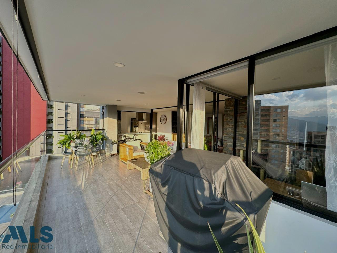 ESPECTACULAR APARTAMENTO, 3 HABITACIONES CADA UNA CON BAÑO, VISTA A LA CIUDAD envigado - loma de las brujas