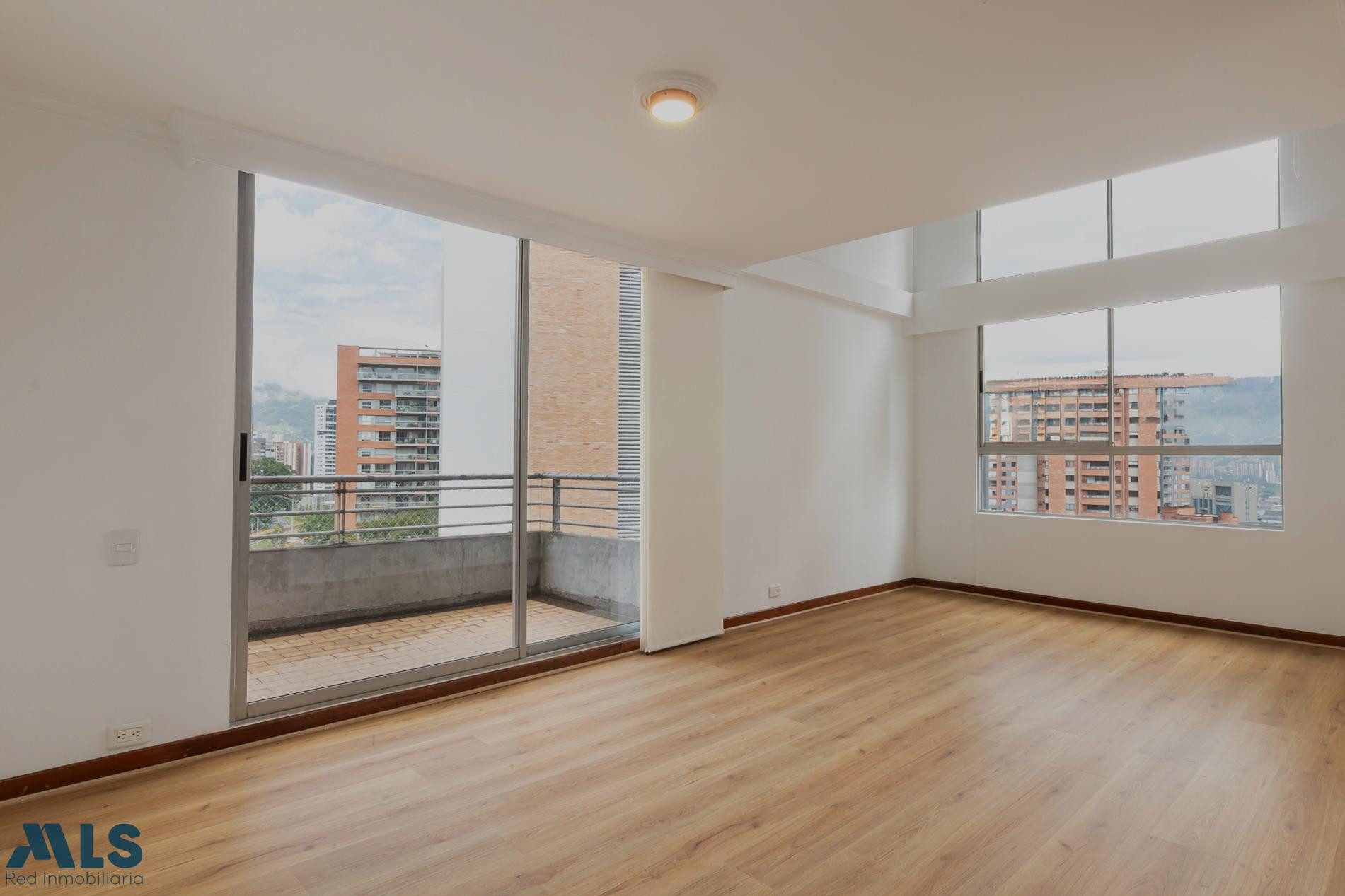 Apartamento Duplex a dos cuadras del CC Santa Fe. medellin - los balsos no 1