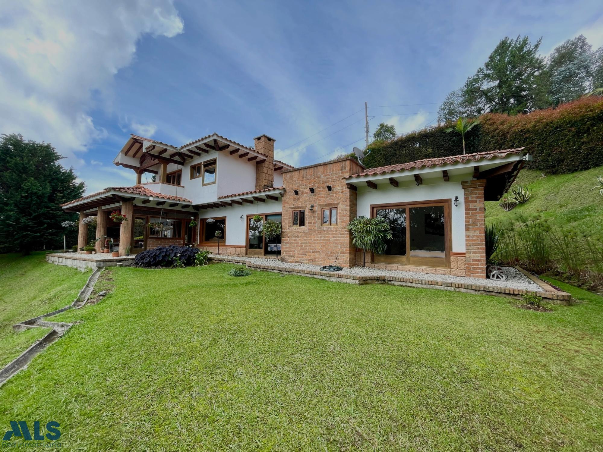 Casa en venta, Envigado, Escobero parte alta. envigado - loma del escobero