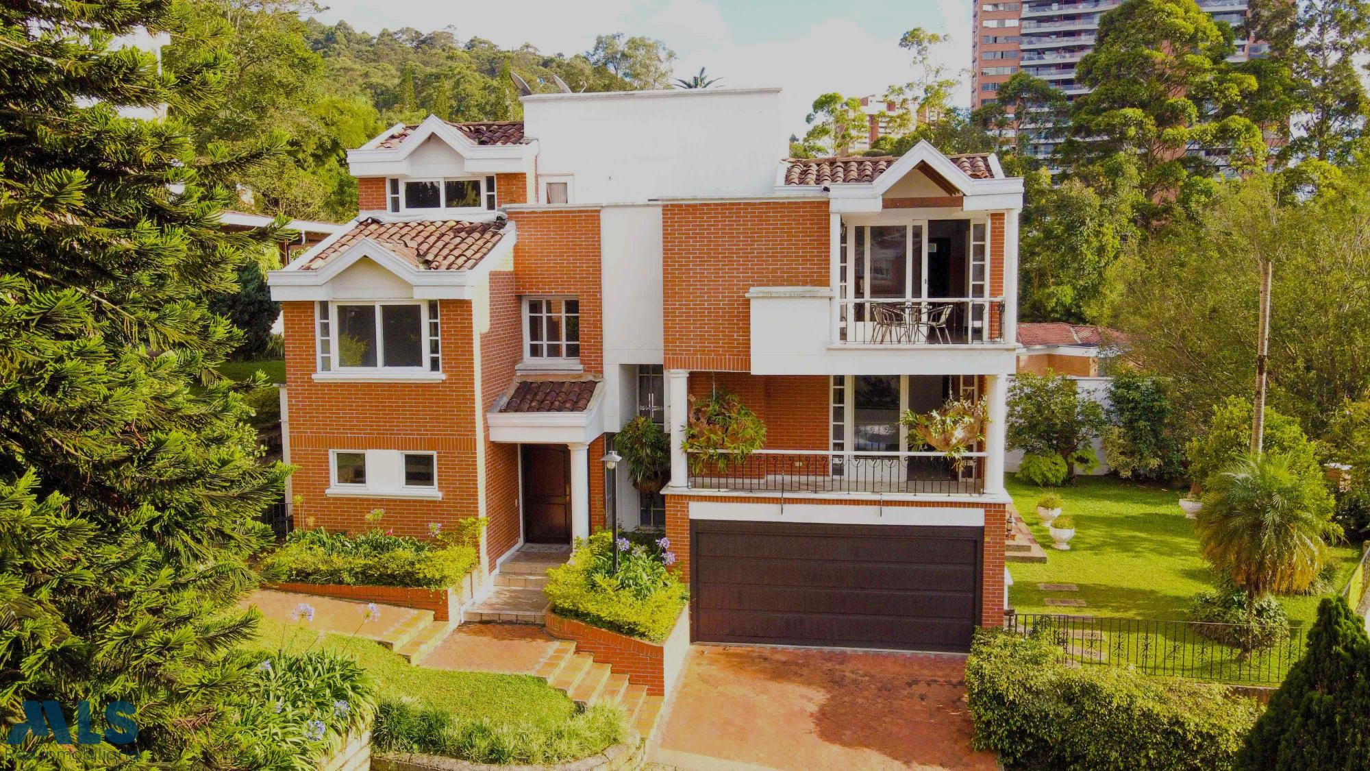 Casa con vista a la ciudad en La Cola del Zorro medellin - loma cola del zorro