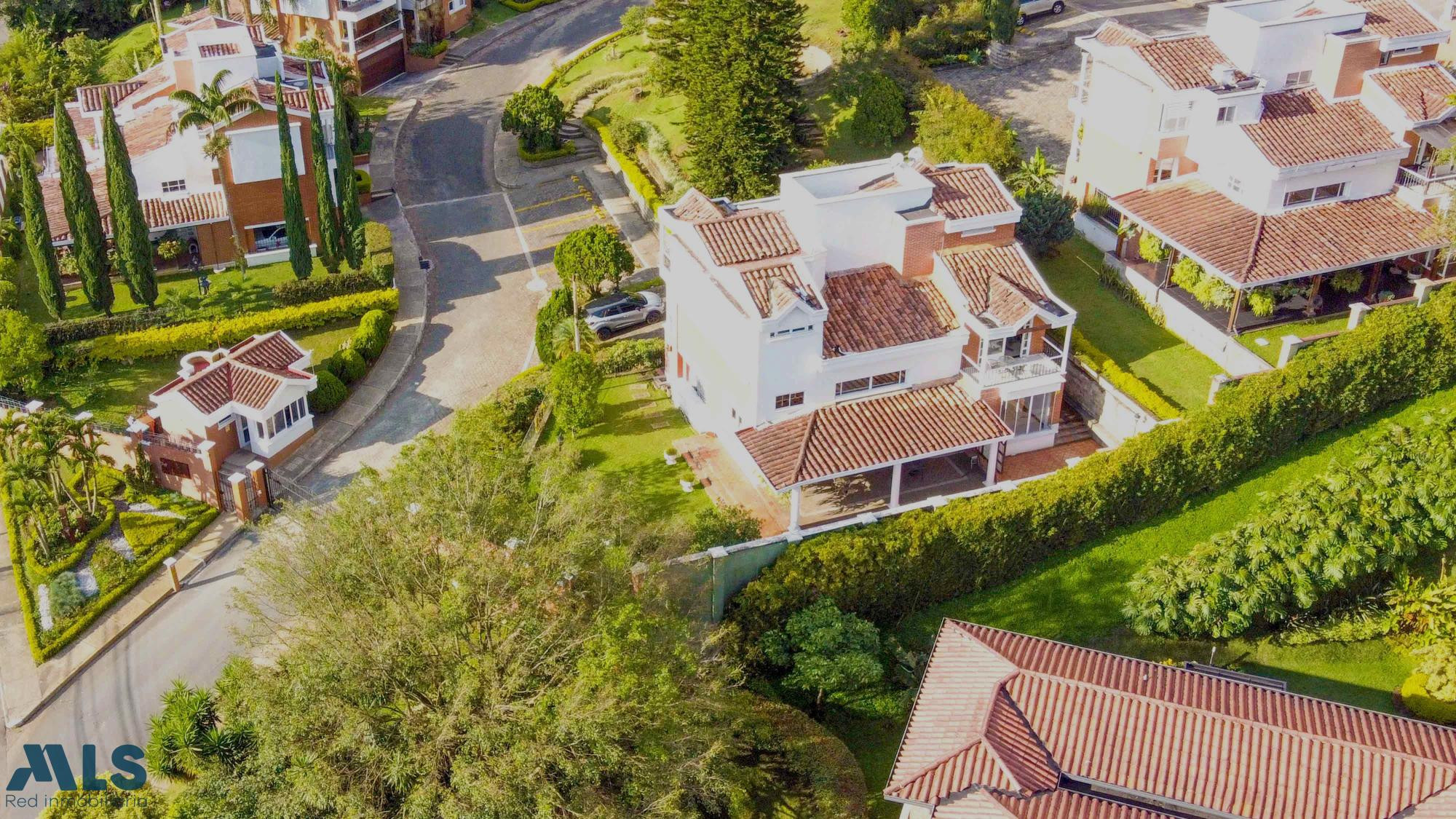 Casa con vista a la ciudad en La Cola del Zorro medellin - loma cola del zorro