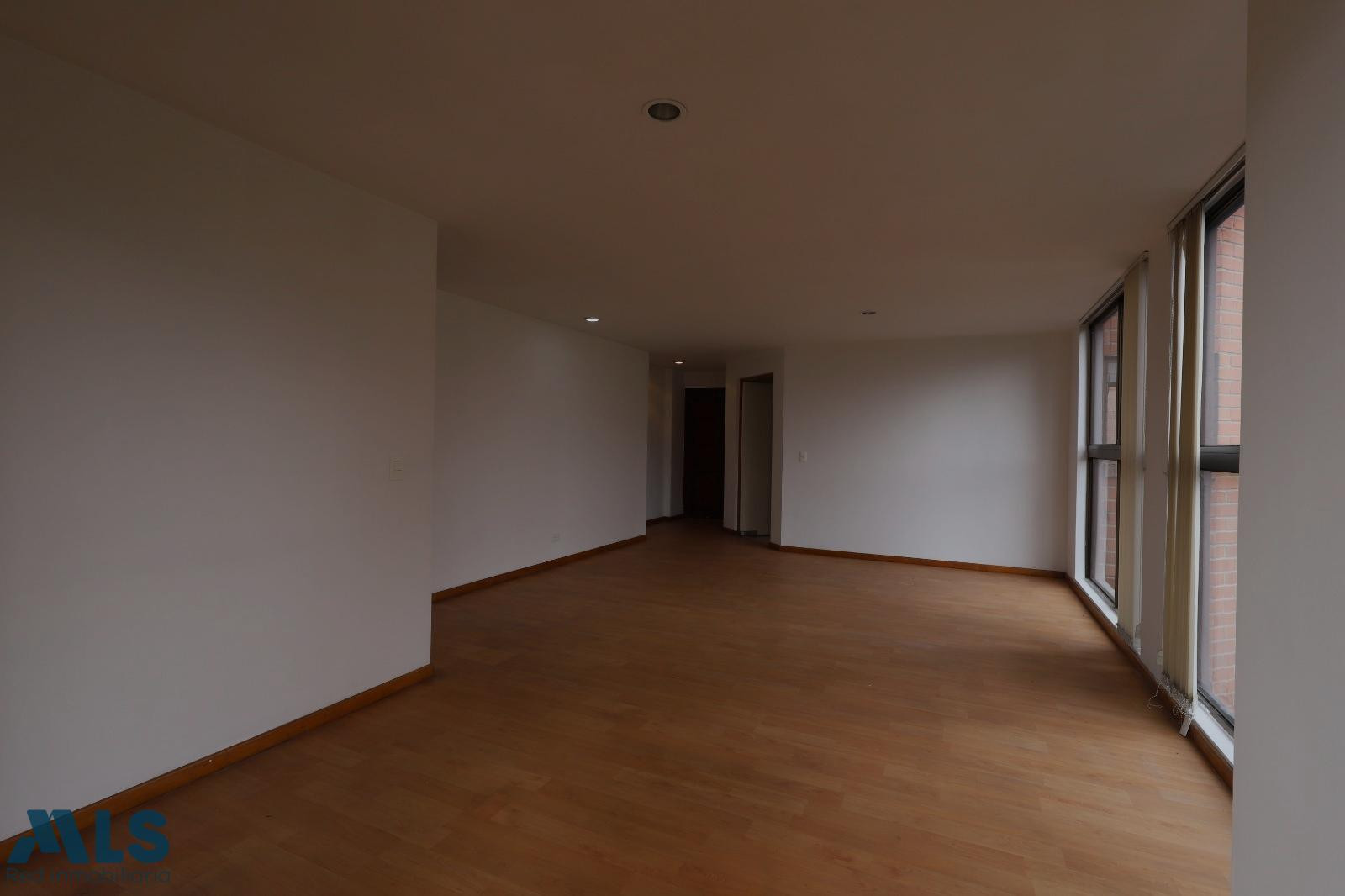 EXCELENTE APARTAMENTO EN EL POBLADO medellin - oviedo