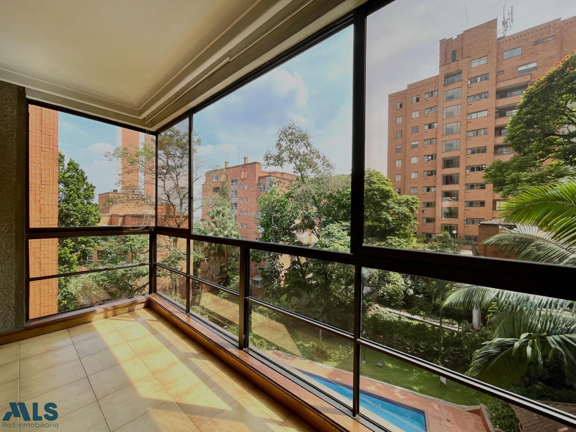 Apartamento en venta para remodelar, Poblado, Castropol. Silencioso y verde. medellin - castropol