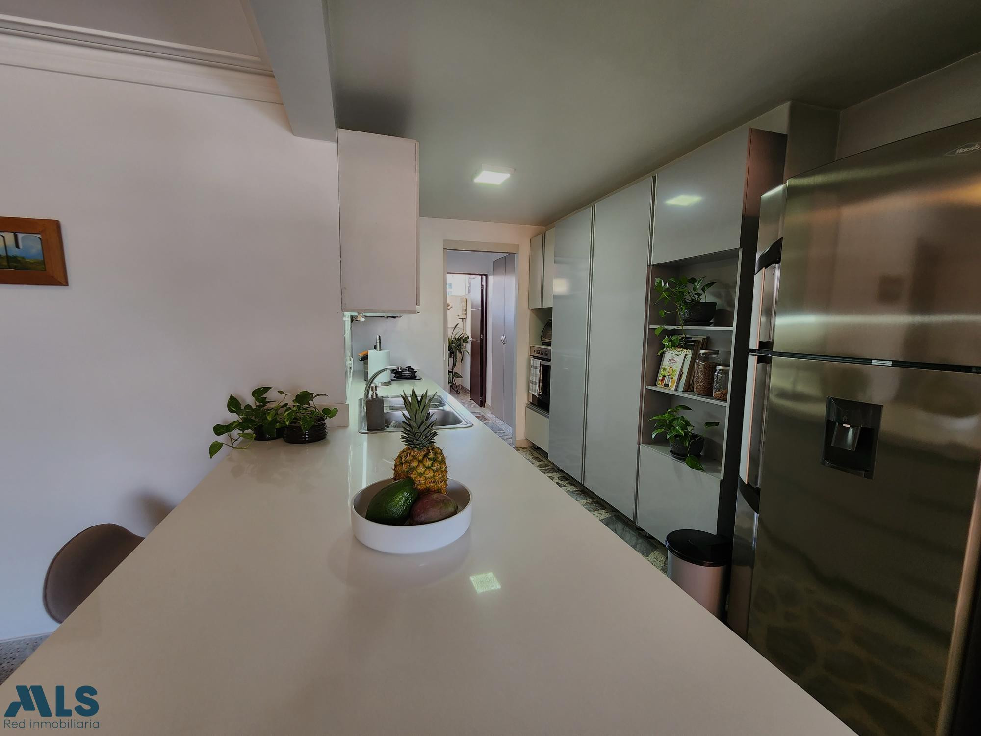 VENTA APARTAMENTO REMODELADO LAURELES, EXCELENTE UBICACIÓN, TRANQUILO Y CON PORTERÍA medellin - laureles