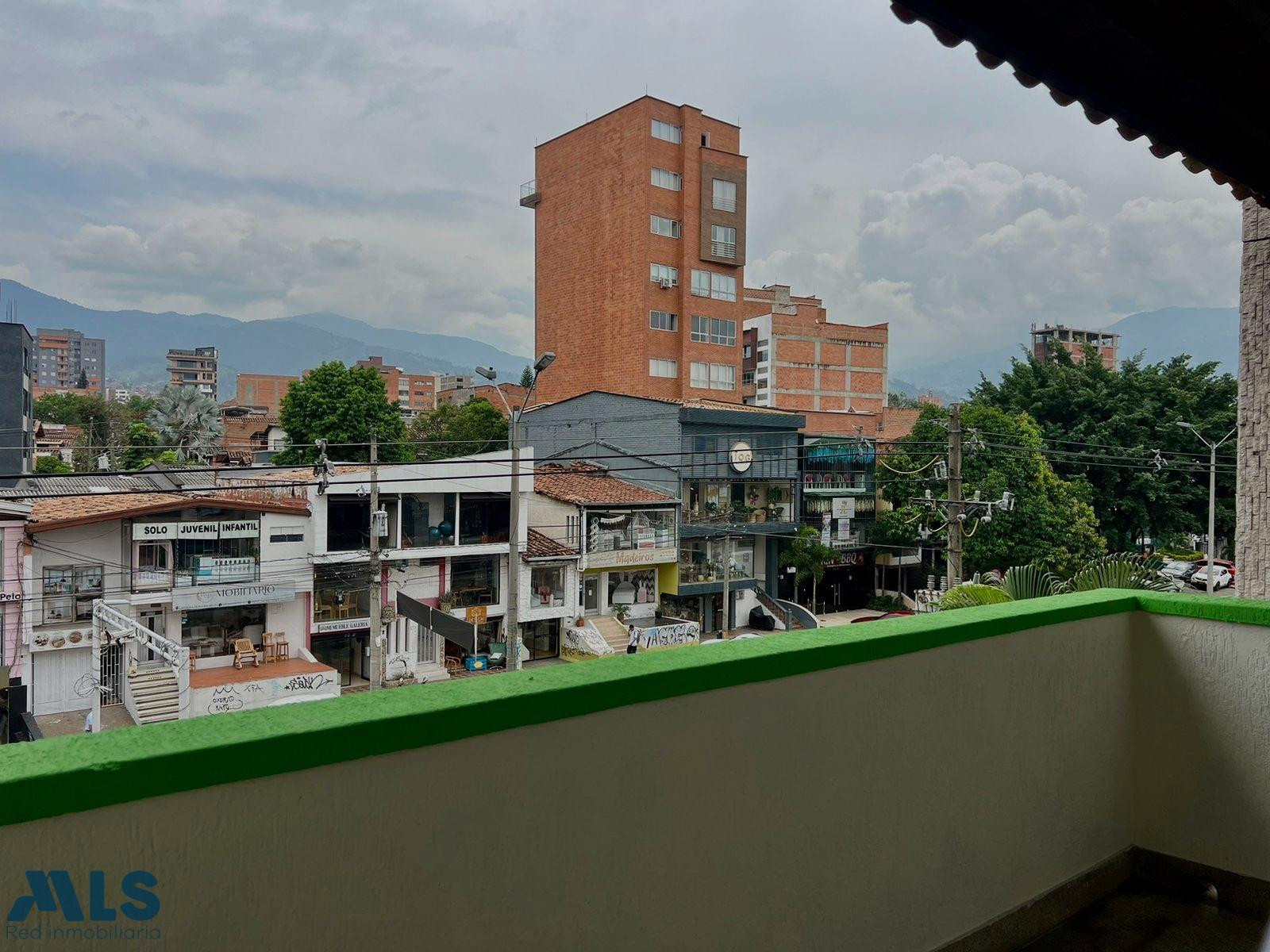 APARTAMENTO EN ZONA COMERCIAL CON EXCELENTE POTENCIAL DE REFORMA medellin - las acacias