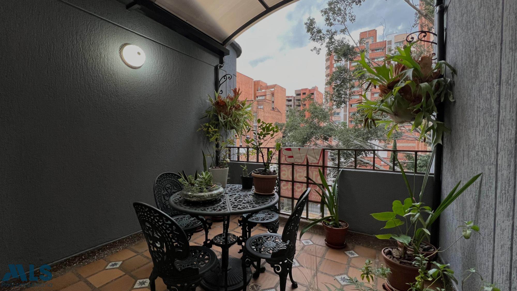 Duplex en venta con amplios espacios en Laureles medellin - estadio