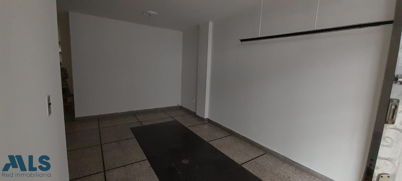 apartamento primer piso con garaje vía principal medellin - la candelaria