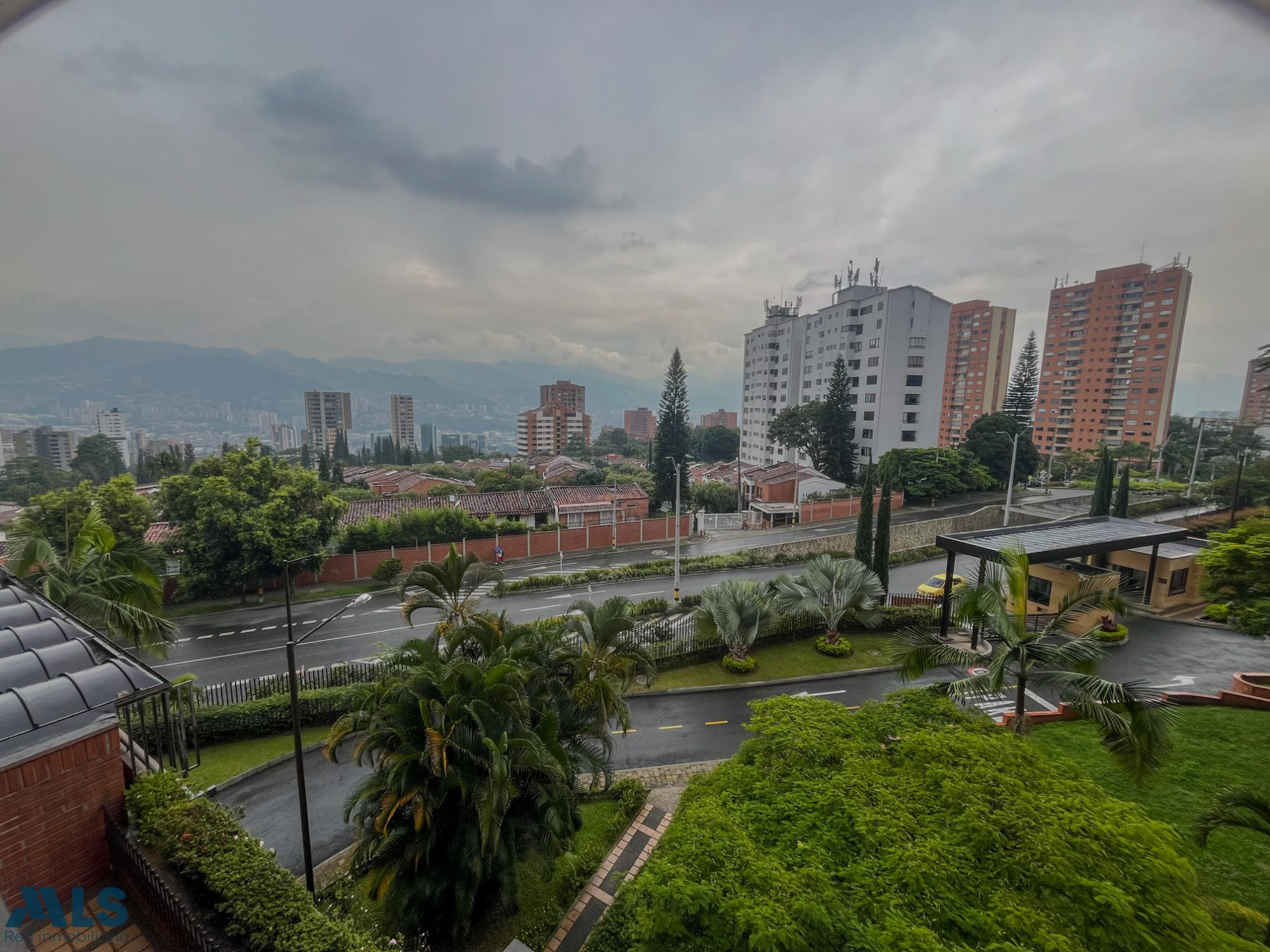 Apartamento en venta a una cuadra de la vaquita medellin - los balsos no 1