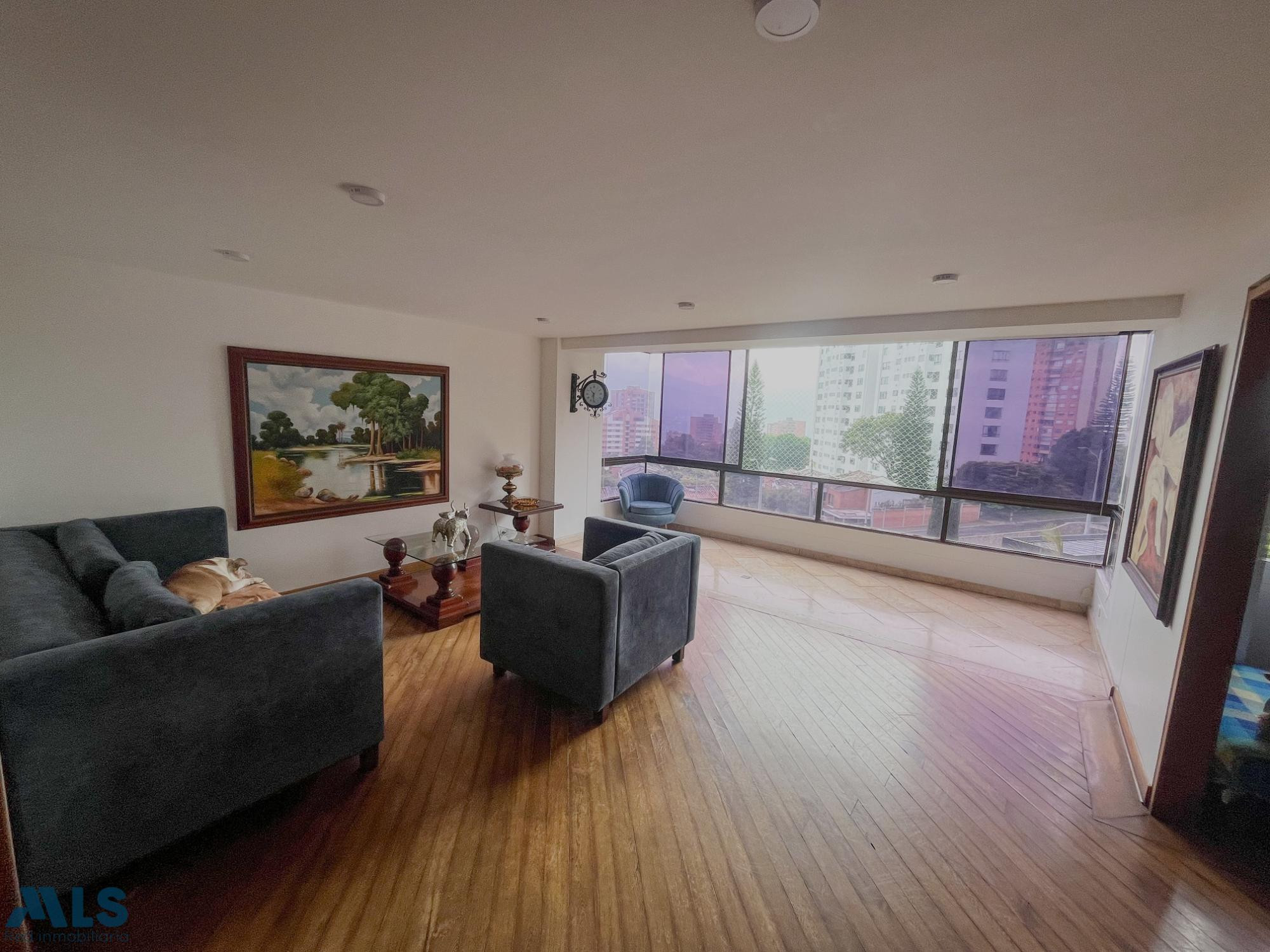 Apartamento en venta a una cuadra de la vaquita medellin - los balsos no 1