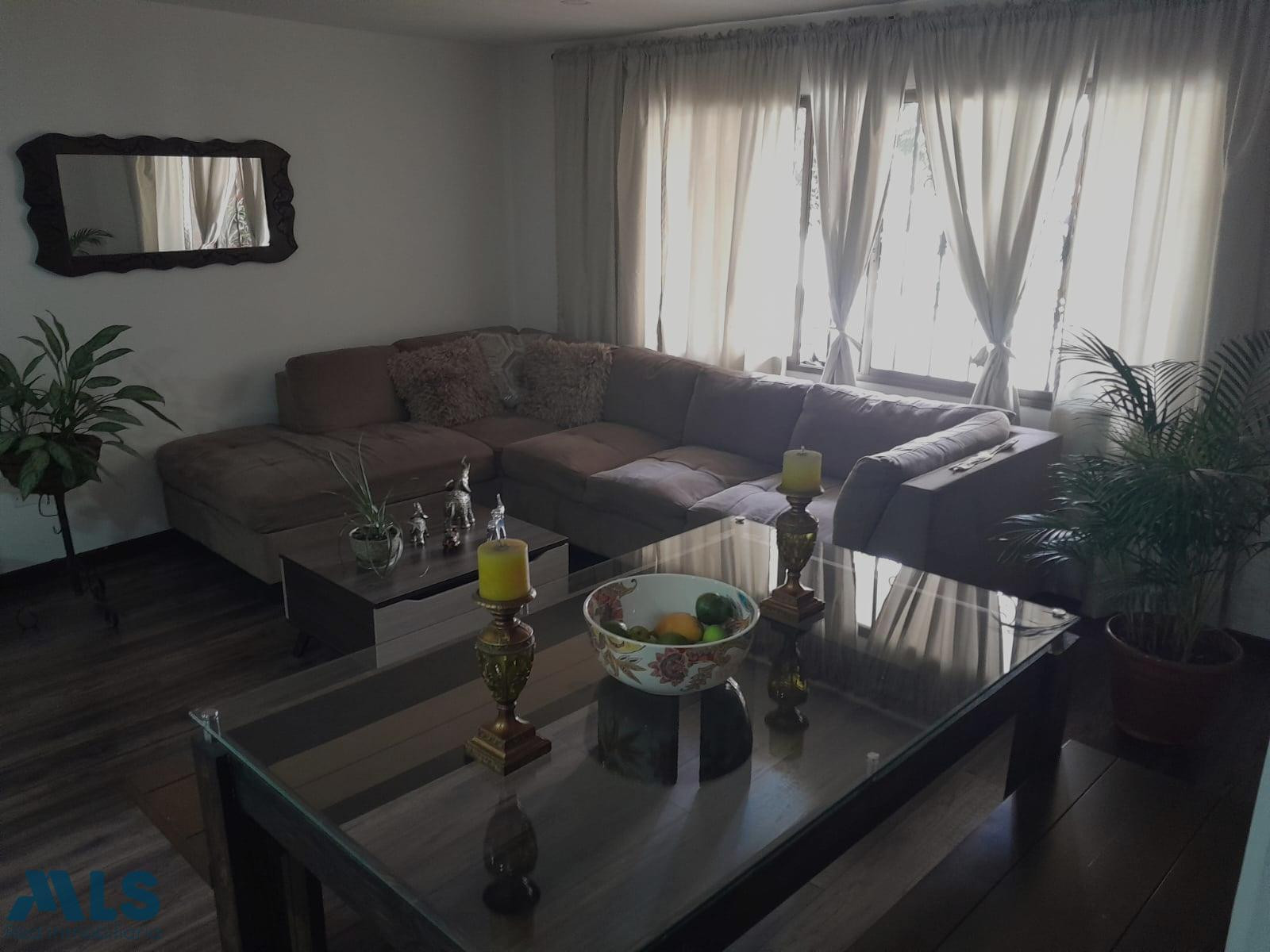 Apartamento con excelente ubicación en Laureles . medellin - laureles