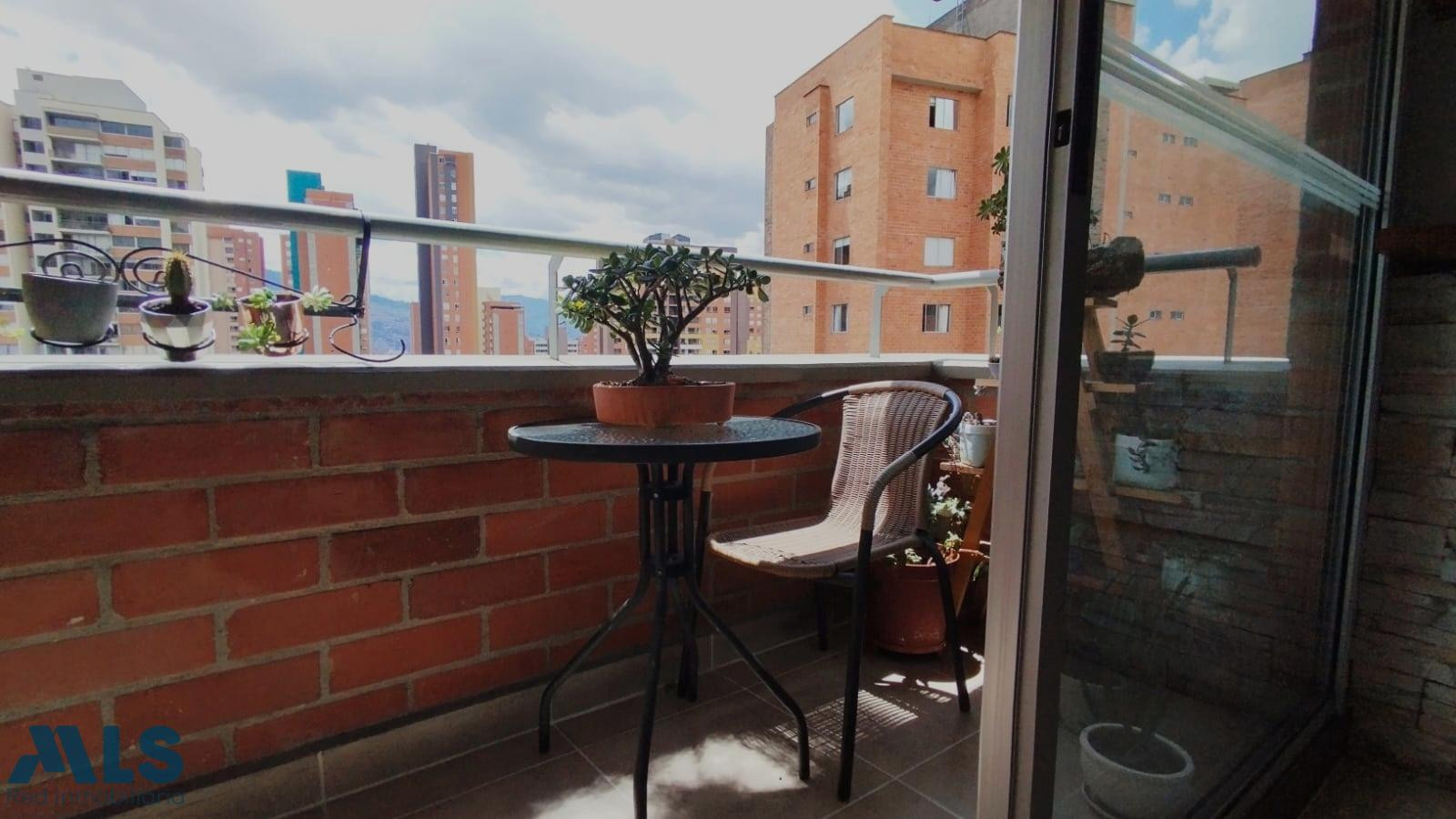 apartamento en venta Loma de Los Bernal. medellin - loma de los bernal