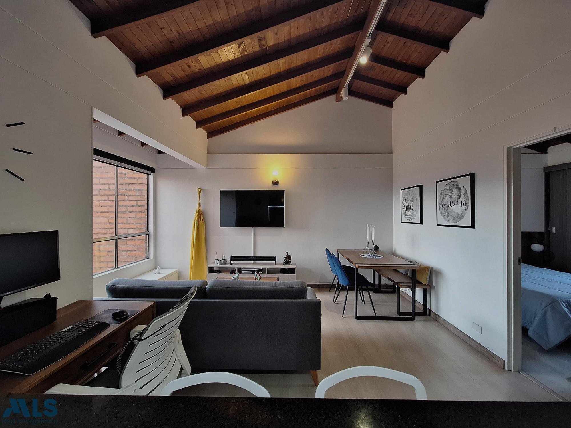 Apartamento REMODELADO en venta Loma del Indio Las Palmas medellin - asomadera no 1