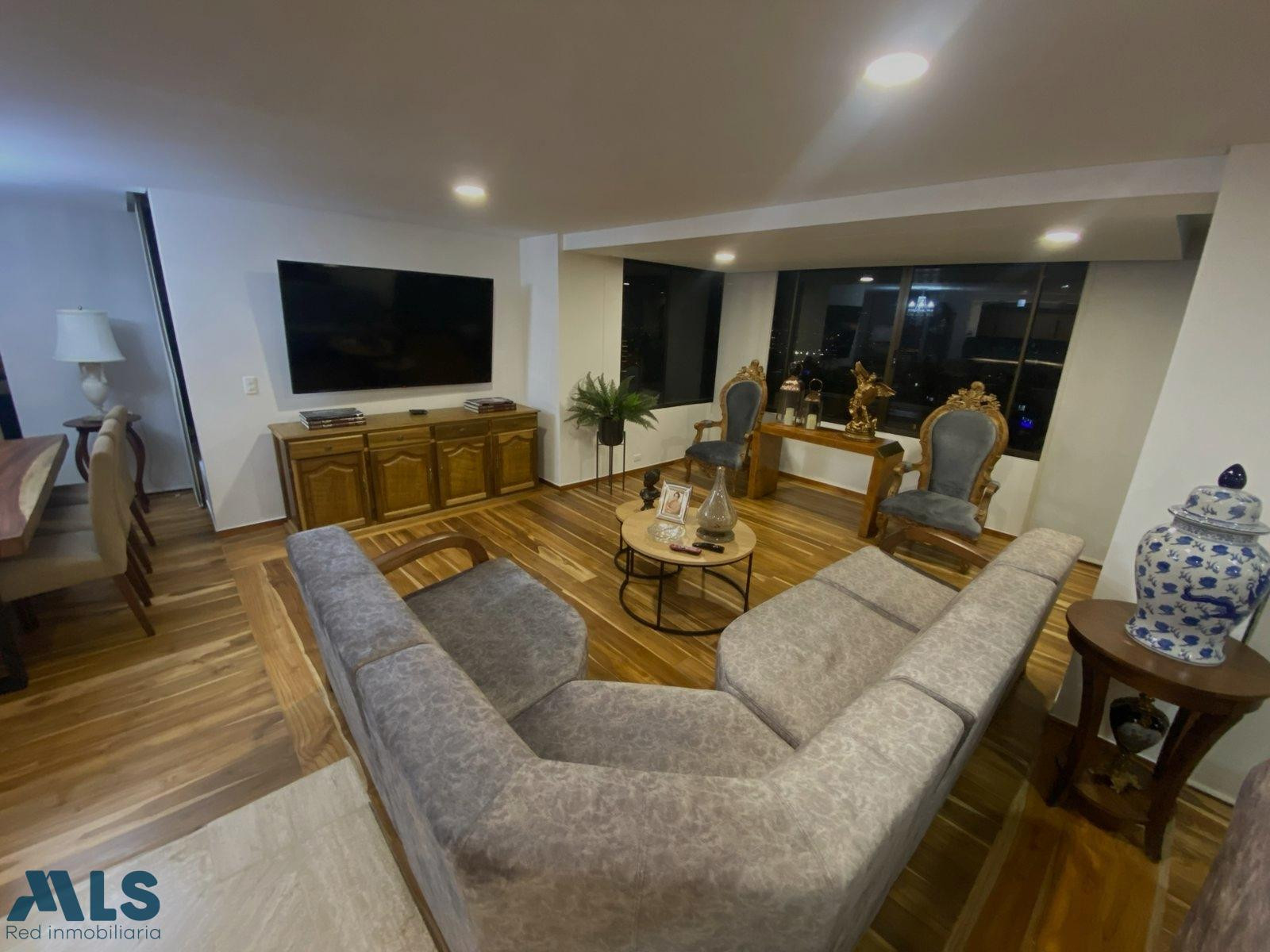 HERMOSO APARTAMENTO EN EL POBLADO medellin - los balsos no 2